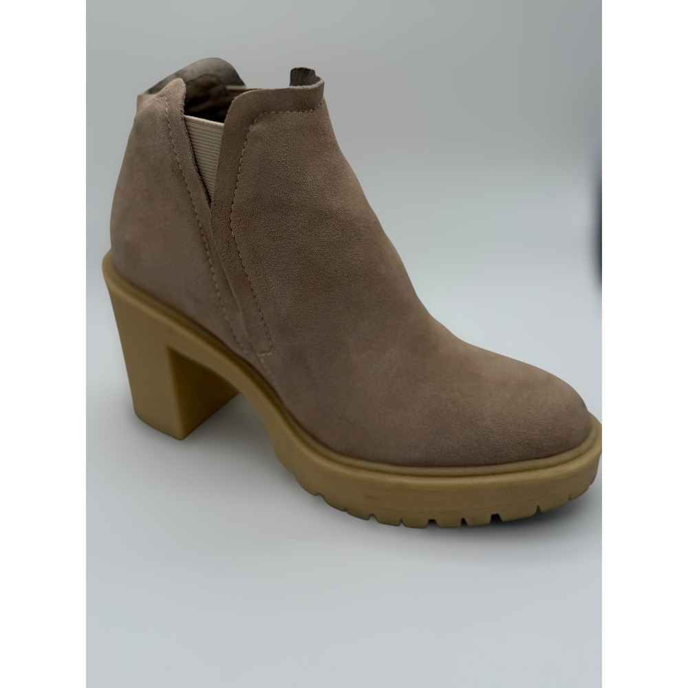 Dolce Vita Women Taupe Suede Lug Sole Chunky Block Heel Ankle Booties Size 8